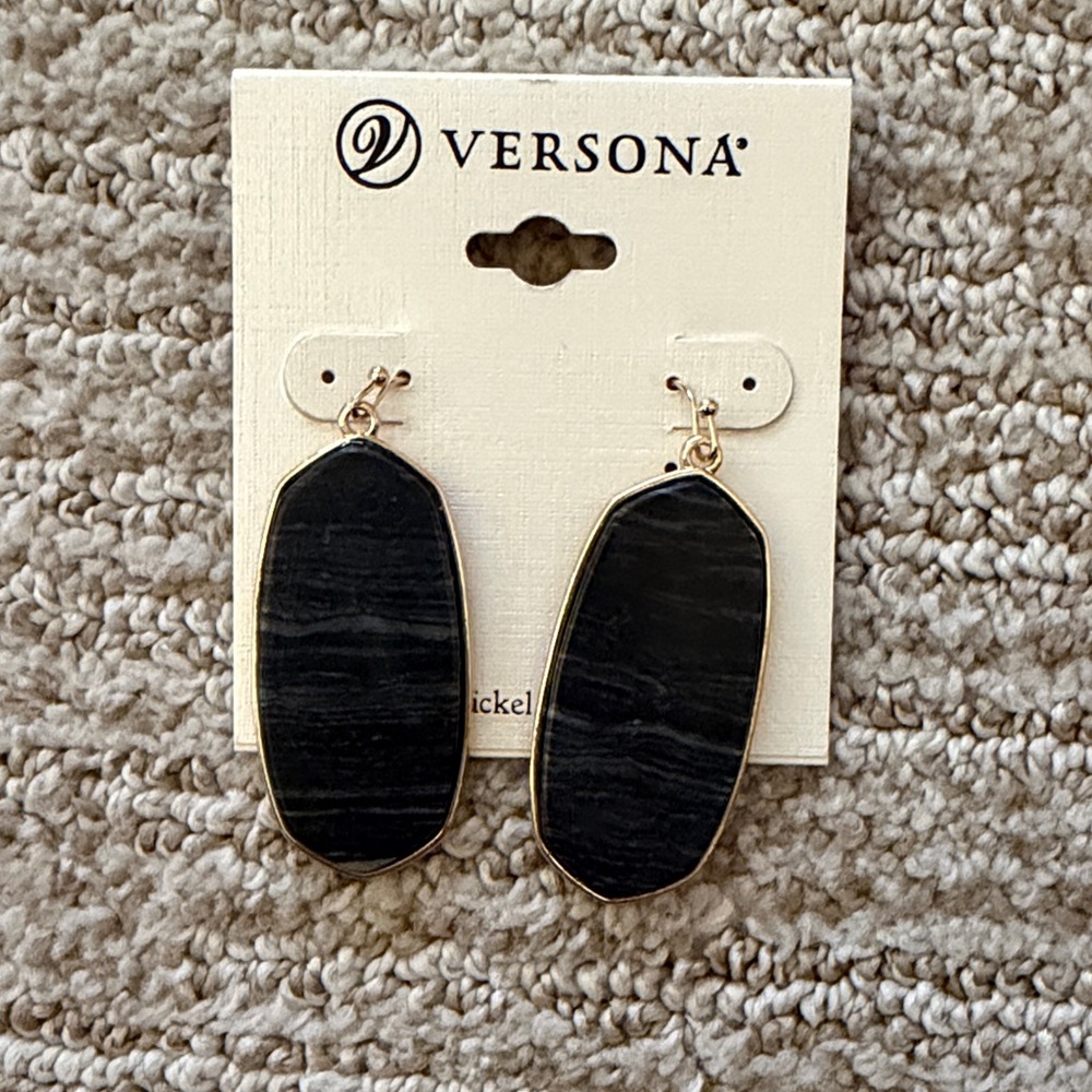 NWOT Versona Black Hexagon Earrings